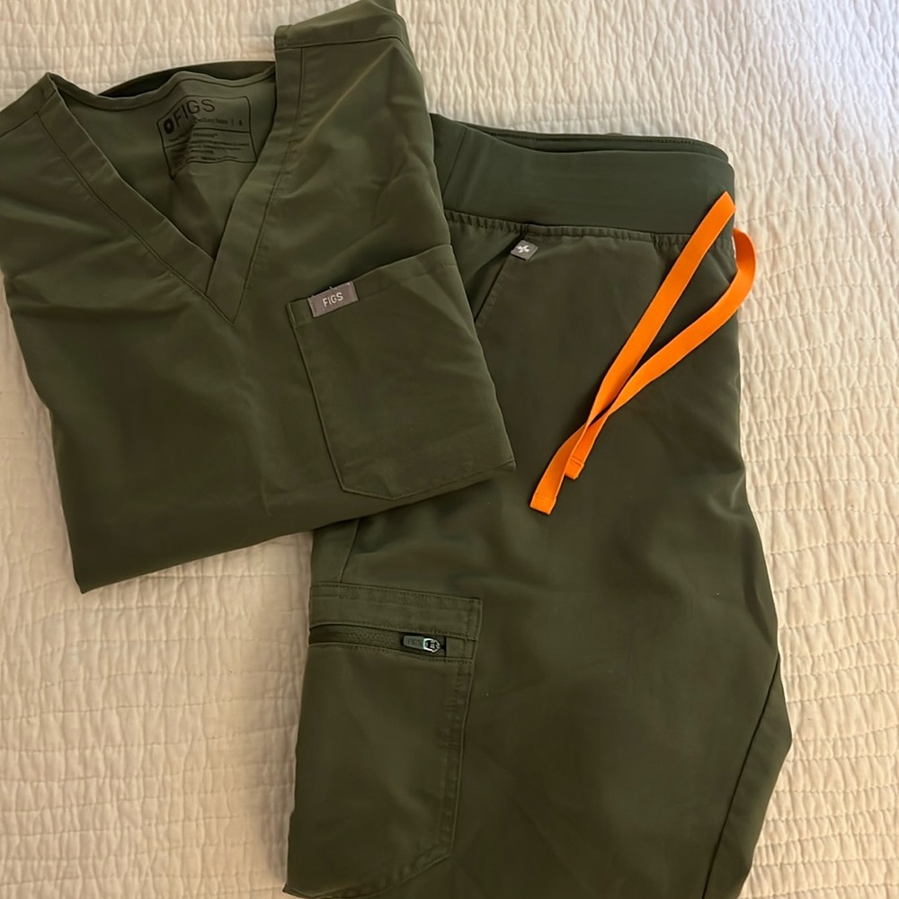FIGS scrubs! Jogger style bottoms- green with orange elastics.